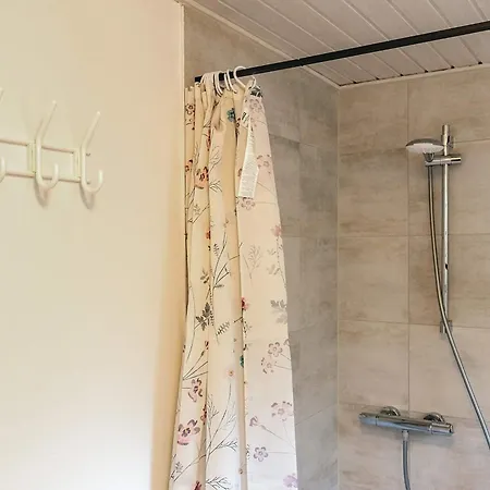 8 Person In Stege-by Traum Stege