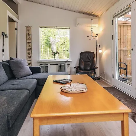 8 Person In Stege-by Traum * Stege