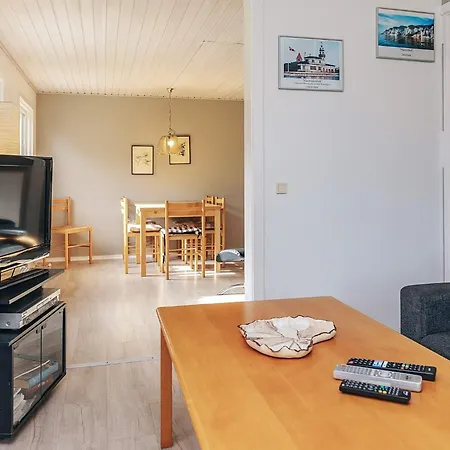 8 Person In Stege-by Traum Stege