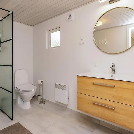 8 Person In Stege-by Traum * Stege