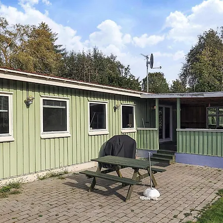 8 Person In Stege-by Traum Stege